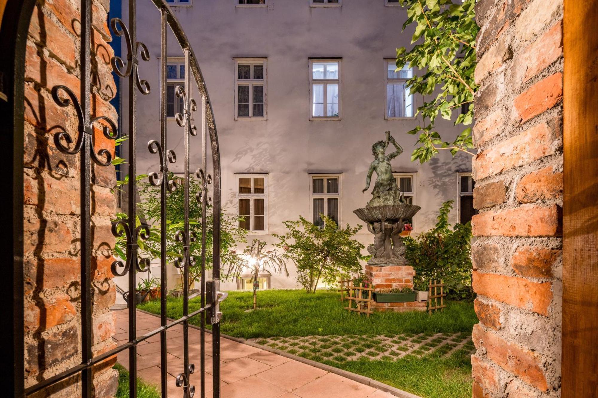 Best Western Plus Celebrity Suites Wenen Buitenkant foto