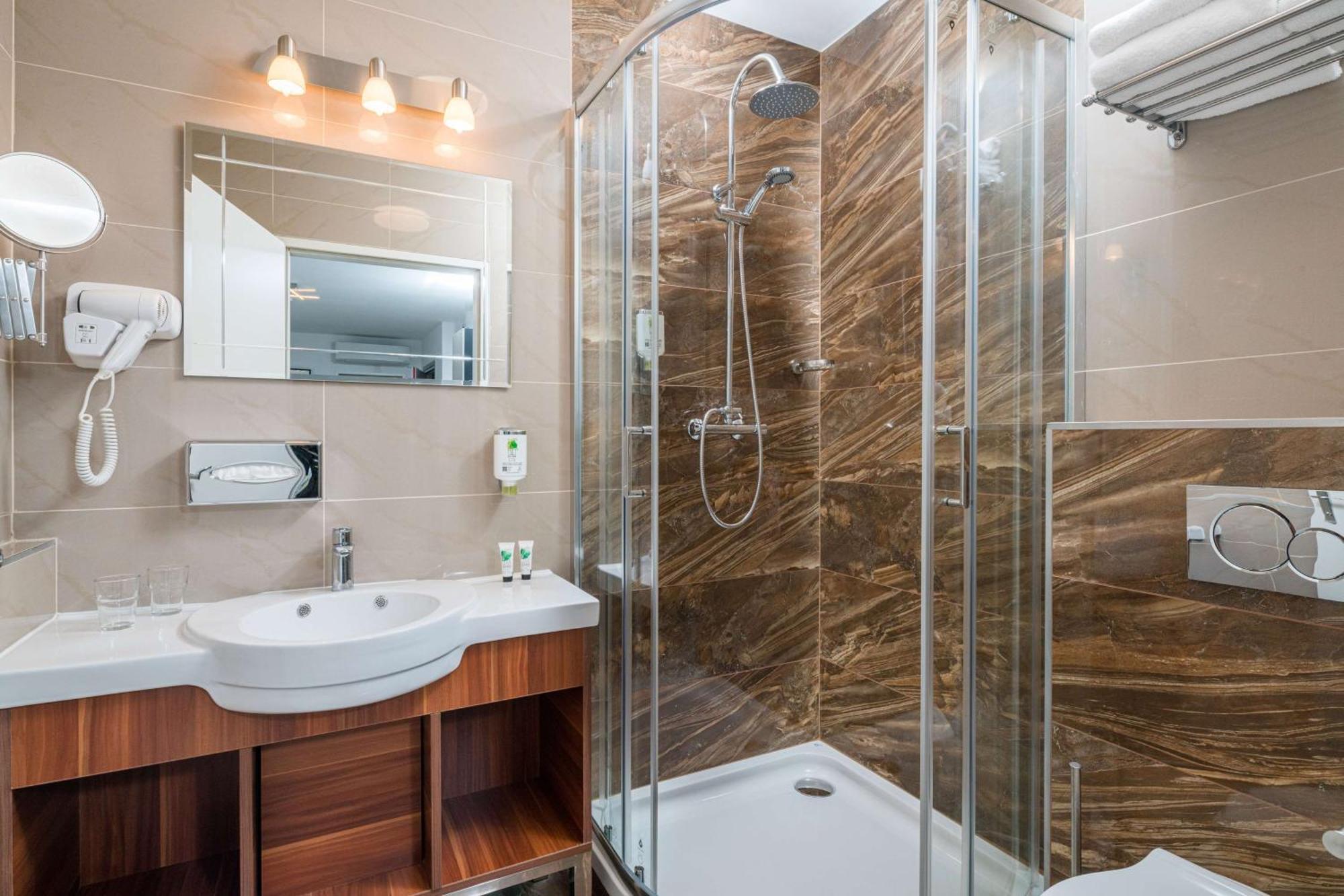 Best Western Plus Celebrity Suites Wenen Buitenkant foto