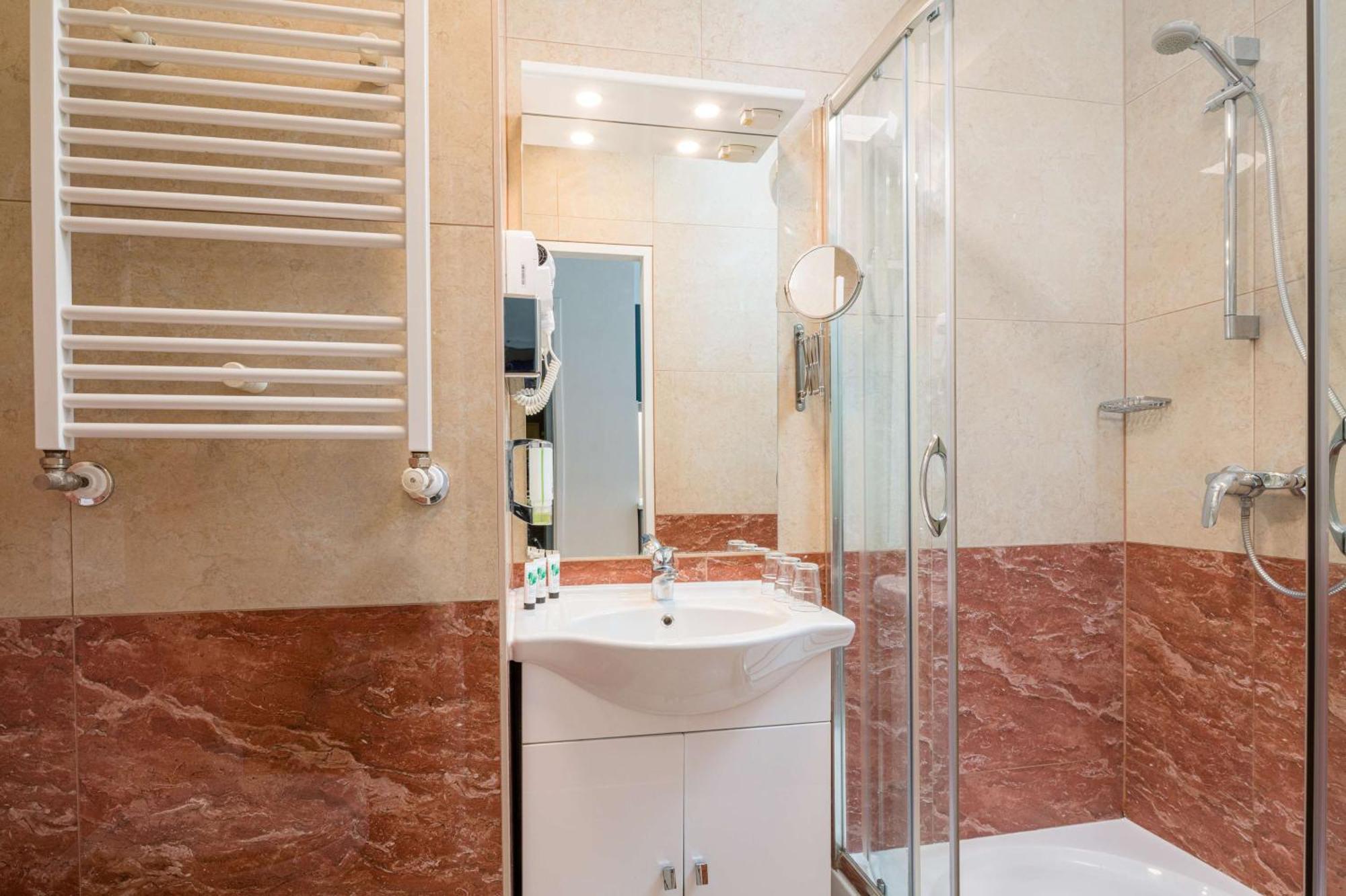 Best Western Plus Celebrity Suites Wenen Buitenkant foto